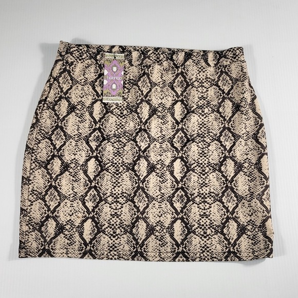 Boohoo Snakeskin Mini Skirt Animal Print Party Fashion Forward Size US12 - Picture 2 of 6